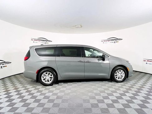 New 2025 Chrysler Pacifica Select image 9