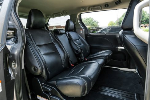 Used 2019 Toyota Sienna SE image 30