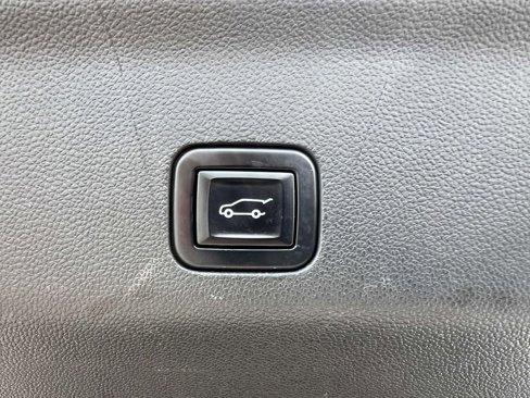 Used 2022 Chevrolet Suburban Z71 w/ Z71 Off-Road Package image 12