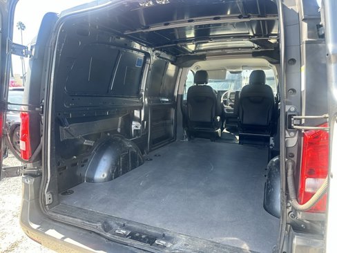 Used 2023 Mercedes-Benz Metris image 7