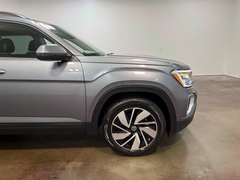Used 2025 Volkswagen Atlas SE image 31