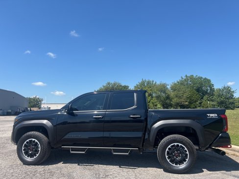 New 2025 Toyota Tacoma TRD Off-Road image 9