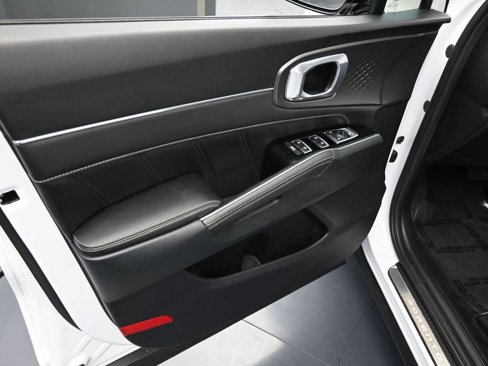 Used 2023 Kia Sorento SX image 16