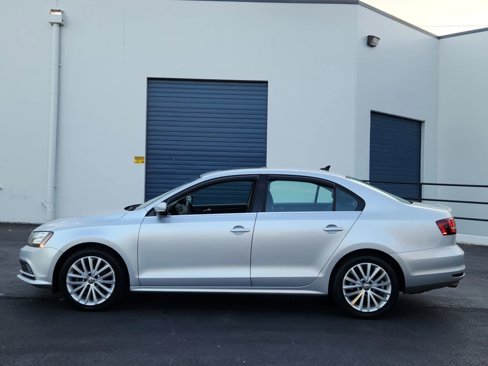 Used 2016 Volkswagen Jetta SEL Premium image 2