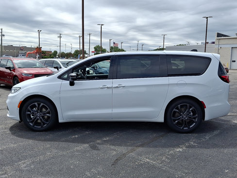 New 2026 Chrysler Pacifica Select image 5