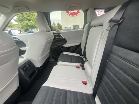 New 2025 Mitsubishi Outlander SE image 13