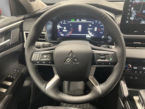 New 2025 Mitsubishi Outlander SE image 16