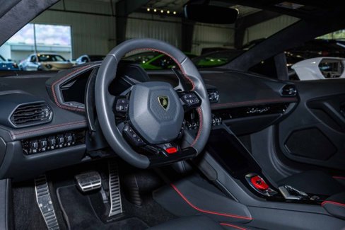 Used 2021 Lamborghini Huracan EVO image 19