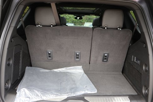 Used 2025 Chevrolet Tahoe Z71 w/ Comfort Package image 19