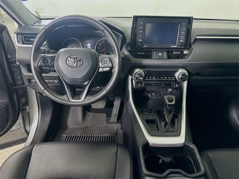 Used 2021 Toyota RAV4 XLE Premium image 16