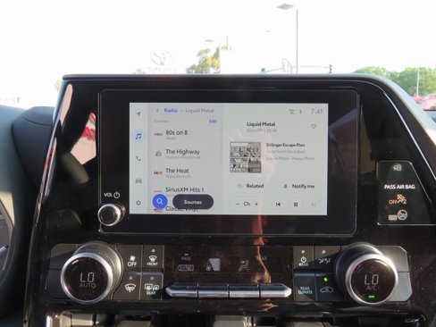 New 2025 Toyota Highlander LE image 34