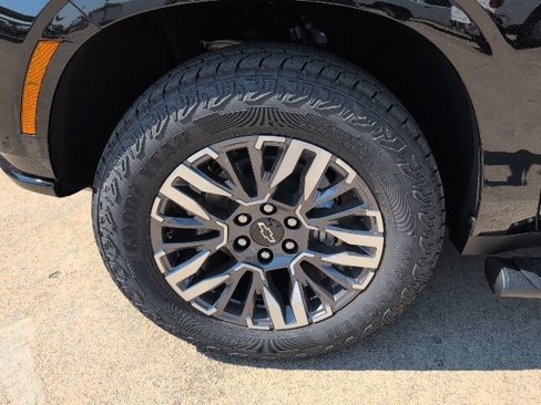 New 2026 Chevrolet Suburban Z71 w/ Z71 Off-Road Package image 3