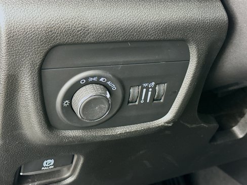 Used 2024 Jeep Grand Cherokee Altitude image 17