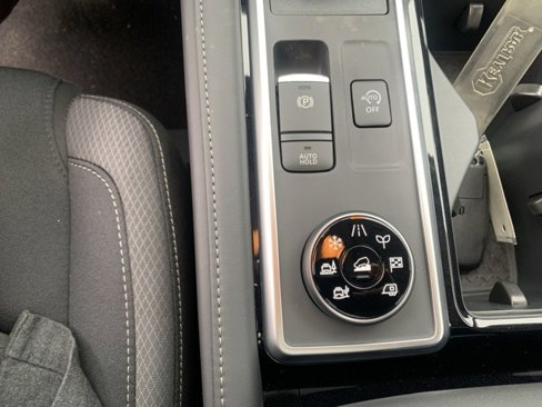 New 2025 Nissan Pathfinder SV w/ SV Premium Package image 13