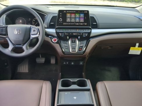 New 2026 Honda Odyssey Touring image 3