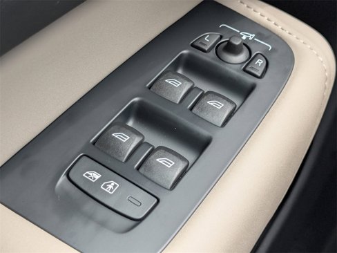 New 2026 Volvo XC60 B5 Plus w/ Climate Package image 26