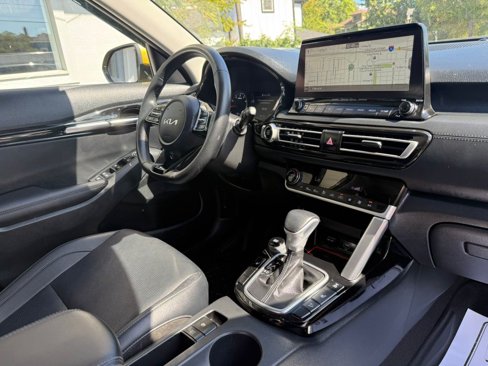 Used 2022 Kia Seltos SX w/ Sunroof Package image 29