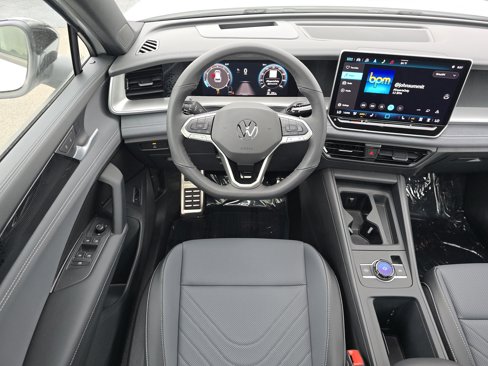New 2025 Volkswagen Tiguan SE R-Line image 18