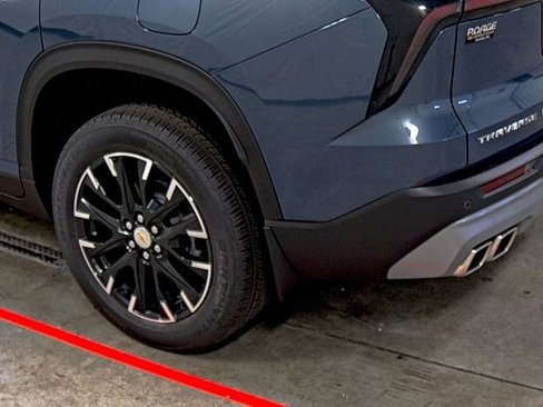 New 2026 Chevrolet Traverse LT w/ Sun and Wheel Package image 9