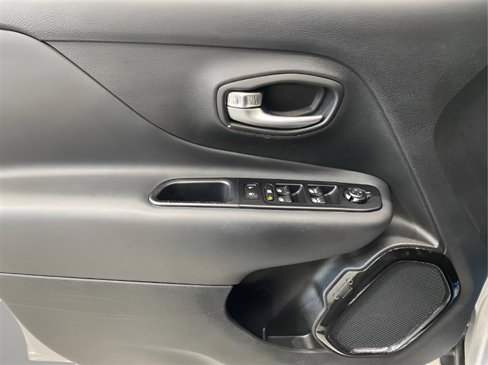 Used 2019 Jeep Renegade Altitude w/ Quick Order Package 2XM image 18