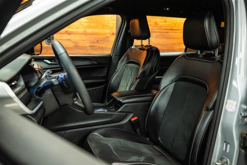 Used 2024 Jeep Grand Cherokee L Laredo image 9