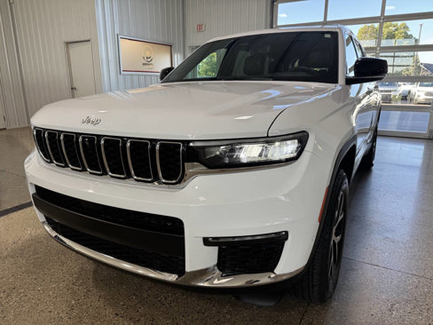Used 2024 Jeep Grand Cherokee L Limited w/ Luxury Tech Group II image 7