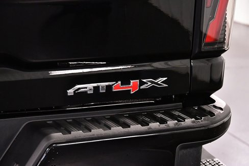 Used 2024 GMC Sierra 2500 AT4X image 12