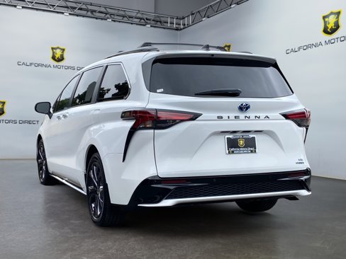 Used 2024 Toyota Sienna XSE image 7