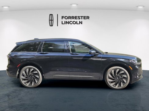 New 2025 Lincoln Nautilus Reserve w/ Jet Appearance Package image 2