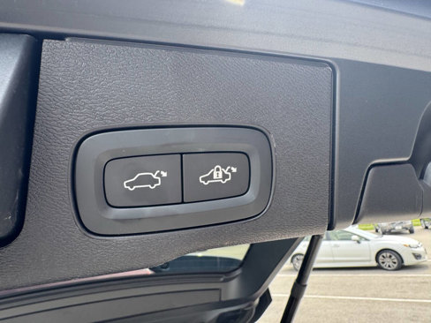 Used 2024 Volvo XC60 B5 Plus image 27