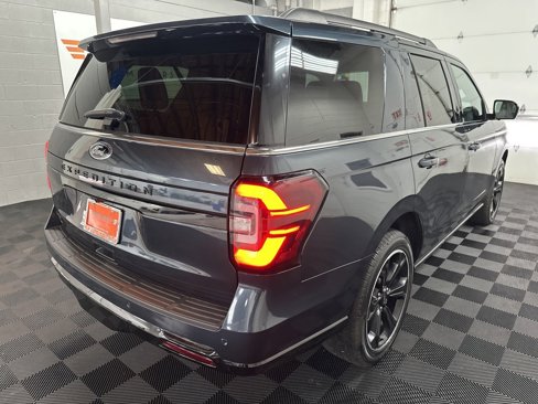 Used 2024 Ford Expedition Limited image 9