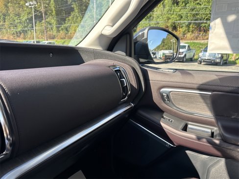 New 2025 Ford Expedition Max Platinum image 25