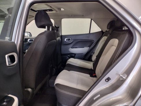 Used 2023 Hyundai Venue SEL image 29