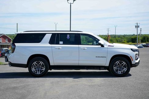 Used 2025 Chevrolet Suburban Z71 image 4