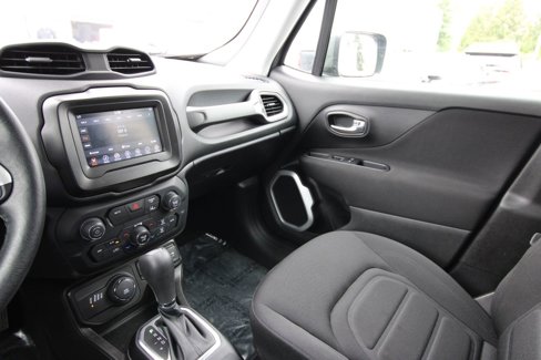 Used 2021 Jeep Renegade Latitude w/ Convenience Group image 17