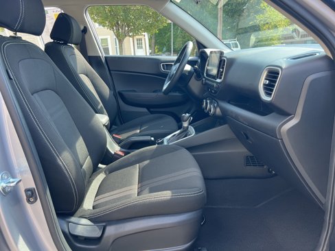 Used 2025 Hyundai Venue SEL image 25