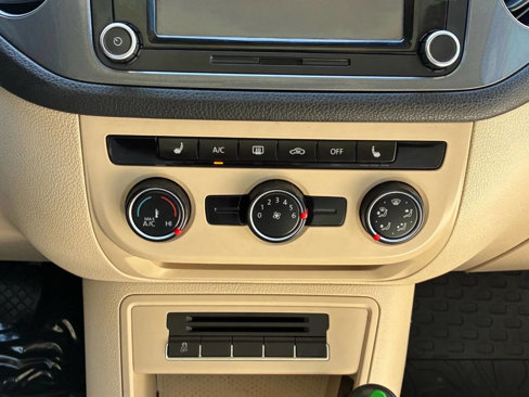 Used 2015 Volkswagen Tiguan SE image 19