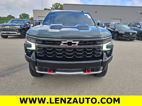Used 2025 Chevrolet Silverado 1500 ZR2 w/ Technology Package image 2