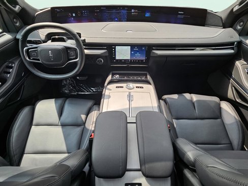 New 2025 Lincoln Navigator Reserve image 16