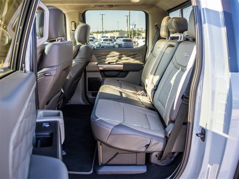 Used 2025 Ford F450 Platinum w/ Platinum Plus Package image 30