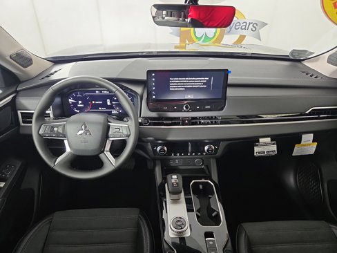 New 2025 Mitsubishi Outlander SE image 13
