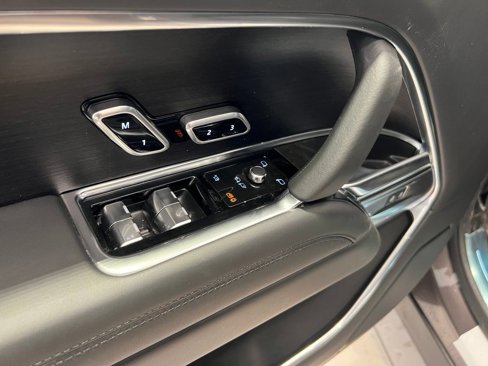 New 2025 Land Rover Range Rover Long Wheelbase SE image 31