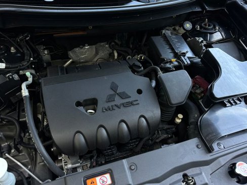 Used 2017 Mitsubishi Outlander SEL image 38