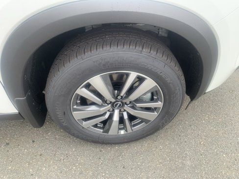 New 2025 Nissan Pathfinder SL image 9