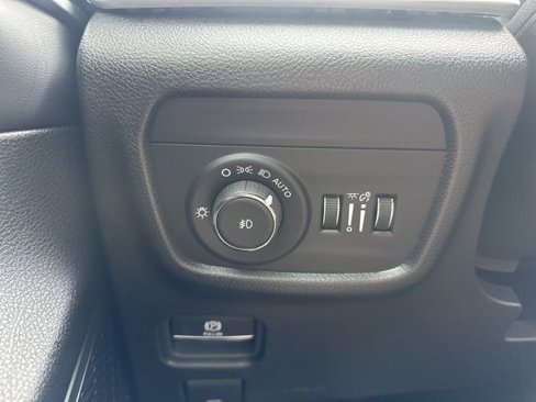Used 2024 Jeep Grand Cherokee Limited image 27