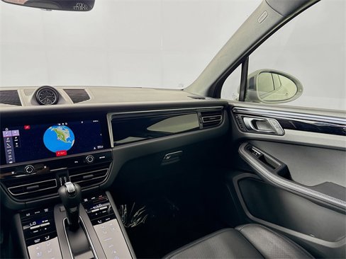 Certified 2024 Porsche Macan image 21