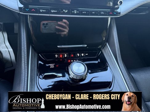 Used 2023 Jeep Wagoneer L Series II image 27