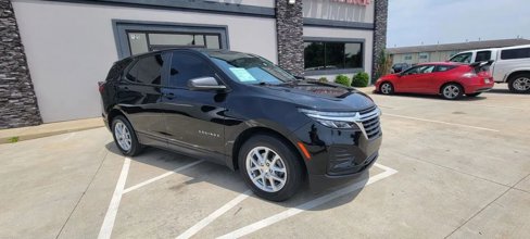 Used 2023 Chevrolet Equinox LS image 2