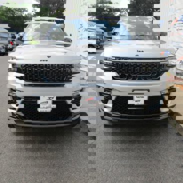 New 2025 Jeep Grand Cherokee Summit image 5