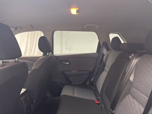 Used 2023 Nissan Rogue SV image 12